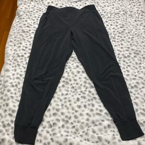 Lululemon Women’s size 6 black joggers
